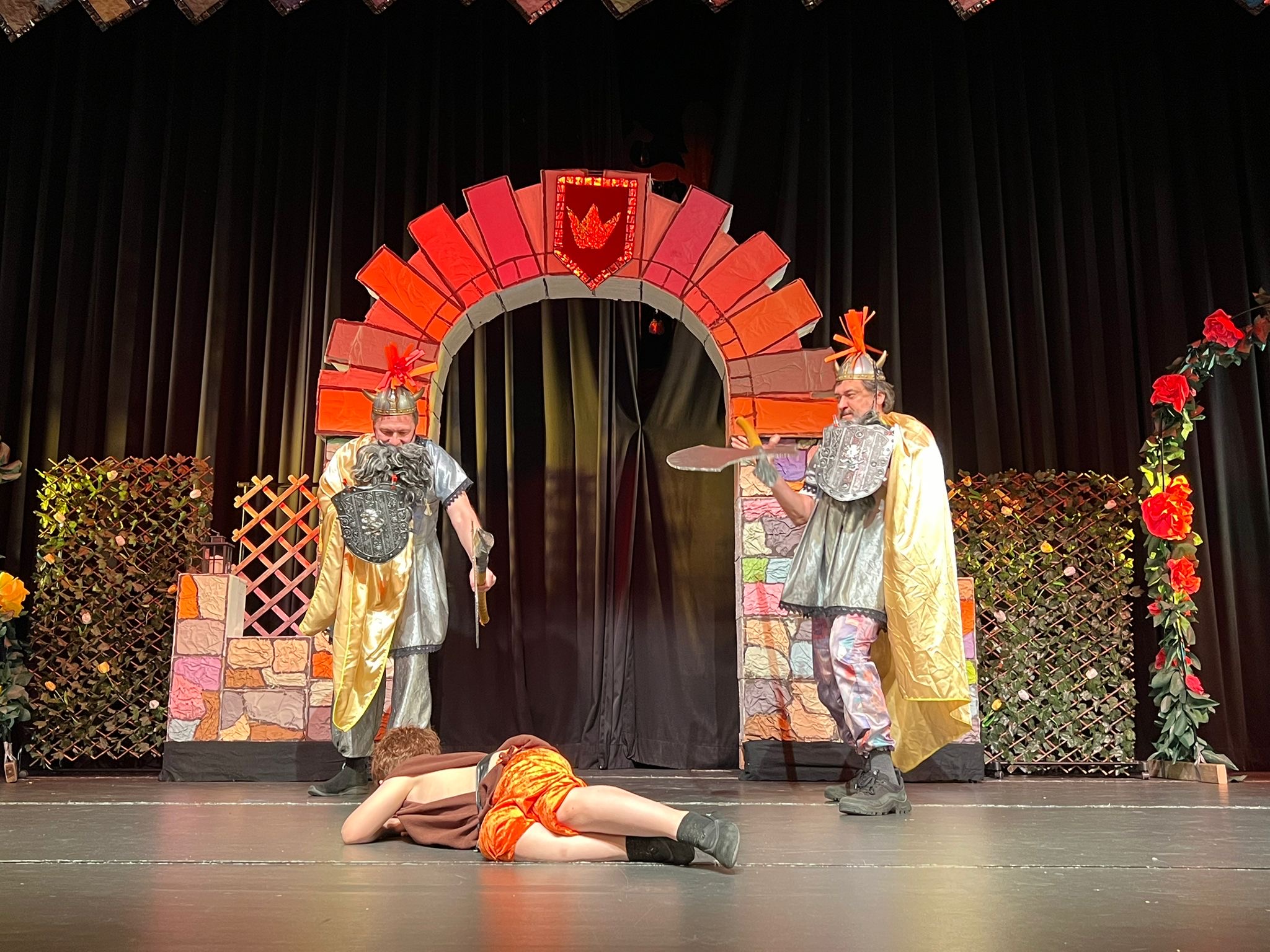 Групповое занятие в театральной студии